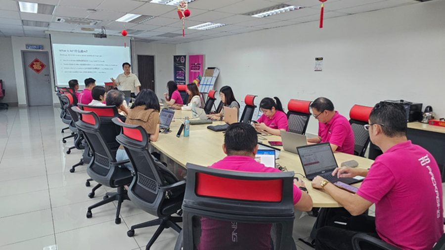 Hands-on Claude training session in progress